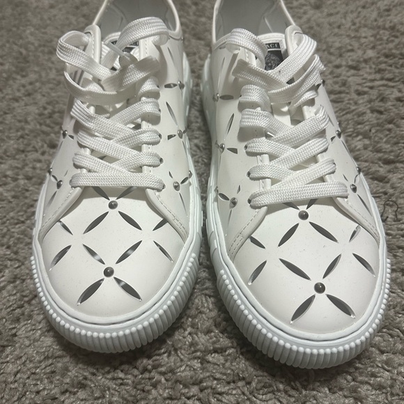 Versace
slashed leather sneakers( No Box )New - Picture 2 of 10